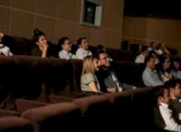 Figüranlar Eşliğinde Sinema Salonunda Evlilik Teklifi Organizasyonu