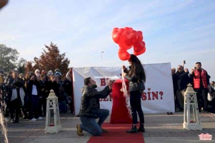 Dev Pankart ile Evlilik Teklifi Organizasyonu Paketi İstanbul Organizasyon