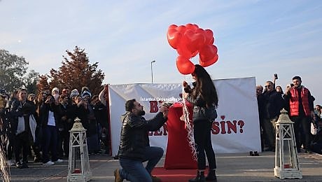 Dev Pankart ile Evlilik Teklifi Organizasyonu Paketi İstanbul Organizasyon