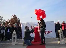 Gün Batımında Dev Pankart ile Evlilik Teklifi Organizasyonu İstanbul