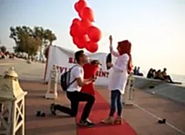 Kırmızı Halıda Heyecanlı Evlilik Teklifi Organizasyonu