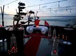 Deniz Kenarında Restoranda Evlilik Teklifi Organizasyonu