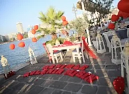 Tül Süslemeleri ve Kırmızı Kalpli Uçan Balon Temini