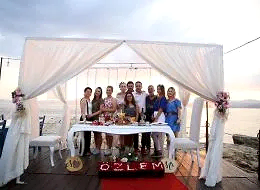 Aile ve Arkadaşlarla İskelede Romantik Evlenme Teklifi Organizasyonu İstanbul